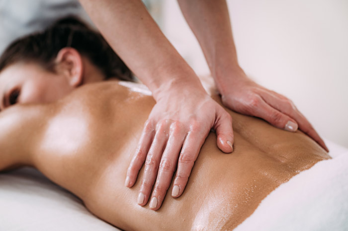 Come massaggiare la schiena: Accademia Italiana Massaggio